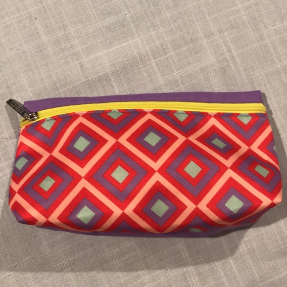 Clinique Geometric makeup pouch - Picture 2 of 5